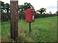 Elizabeth II postbox on London Road (A50)