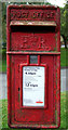 TA0066 : Close up, Elizabeth II postbox, Langtoft by JThomas