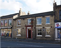 SE1333 : The Red Lion on Thornton Road, Bradford by Ian S