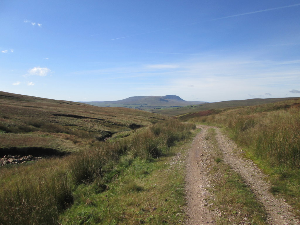 The Ribble Way into Ribblesdale © Martin Dawes cc-by-sa/2.0 :: Geograph ...