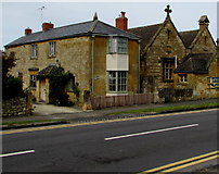SP0937 : Honey-coloured Cotswold limestone house, Broadway by Jaggery