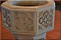 TQ7237 : Goudhurst, St. Mary's church: The font, a c19th bowl on a c15th base by Michael Garlick