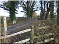 Footpath going east at Ivorys Farm