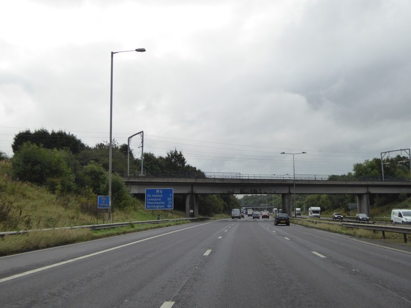 Railway bridge over M6 at Bryn © David Smith cc-by-sa/2.0 :: Geograph ...