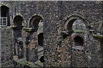 TQ7468 : Rochester Castle: The spine wall, arcaded at second floor level northern aspect by Michael Garlick