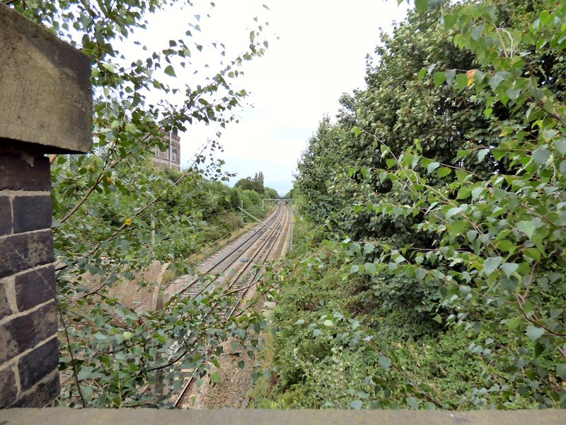 Railway at Heald Green © Gerald England cc-by-sa/2.0 :: Geograph ...