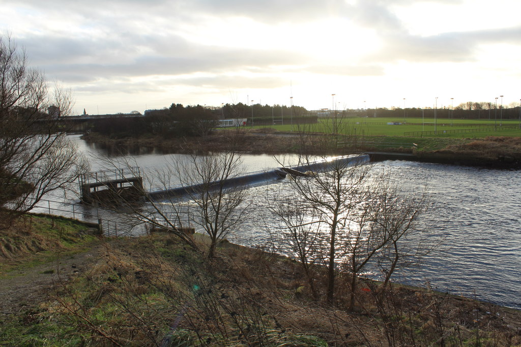 Weir On The River Irvine © Billy Mccrorie Cc-by-sa 2.0 :: Geograph 