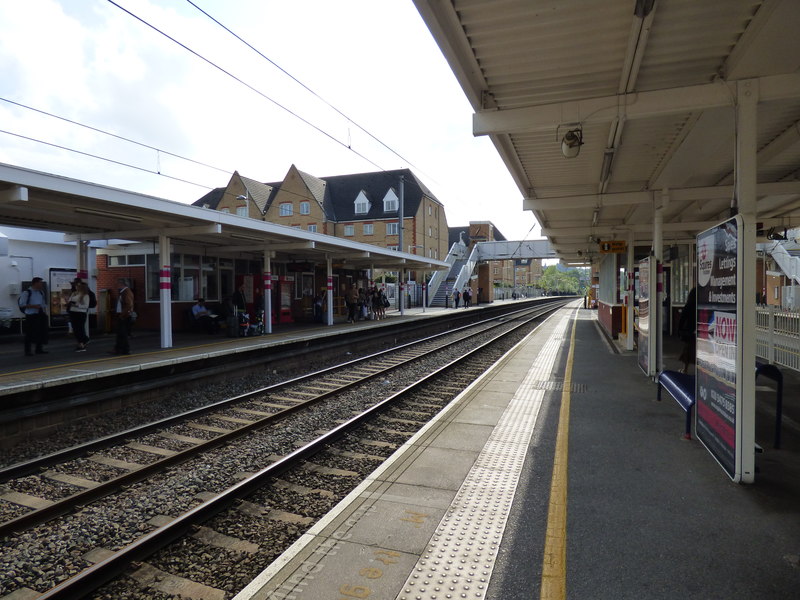 Elstree & Borehamwood station © Dr Neil Clifton cc-by-sa/2.0 ...