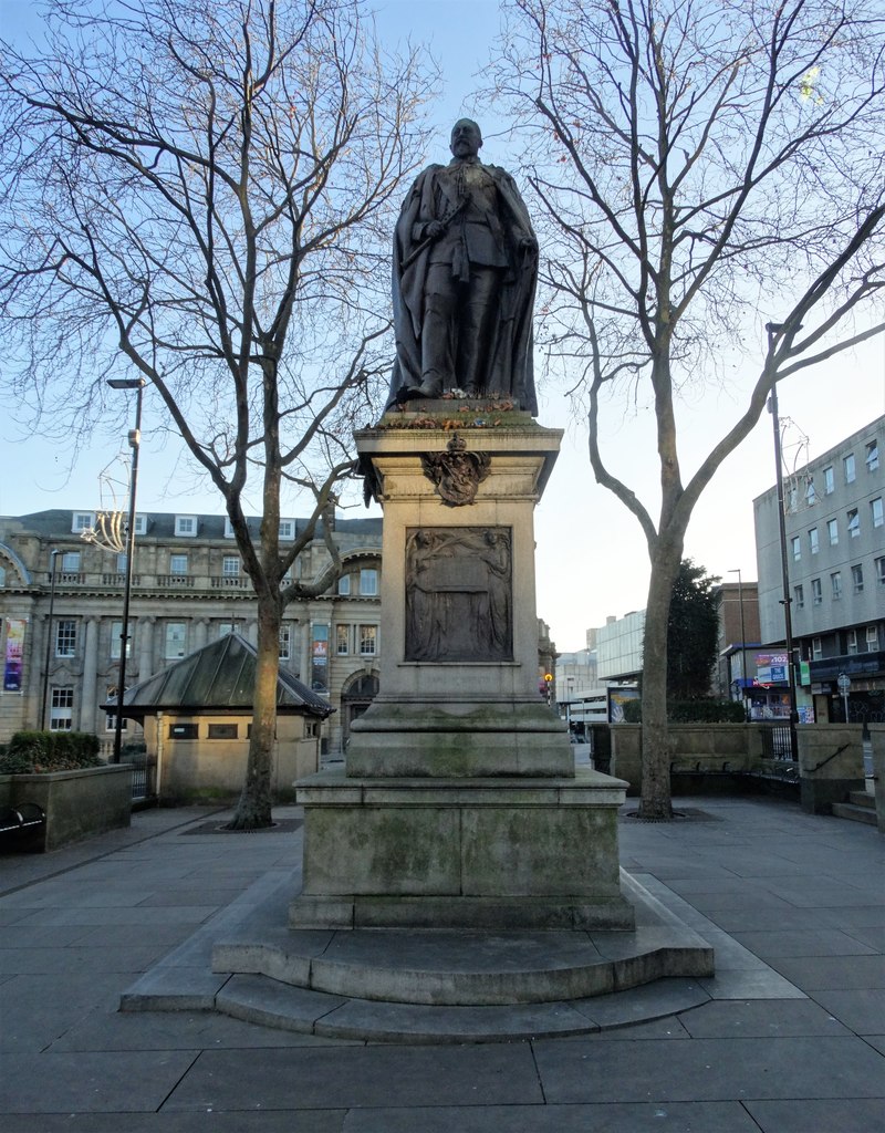 Statue of King Edward VII, Fitzalan... © Neil Theasby cc-by-sa/2.0 ...