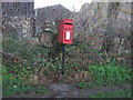 TA0145 : Elizabeth II postbox, White House Farm, Scorborough by JThomas