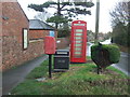 SE9748 : Elizabeth II postbox and telephone box on Lockington Road, Lund by JThomas