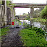 SS7799 : Kissing gate beyond the western end of Canal Side, Aberdulais by Jaggery