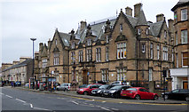 NS7993 : Stirling Sheriff Court by Thomas Nugent