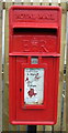 Close up, Elizabeth II postbox, Hoofield