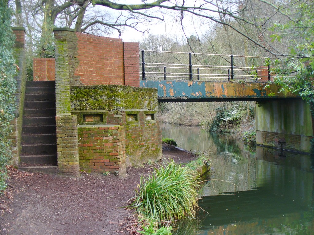 ash-vale-colin-smith-cc-by-sa-2-0-geograph-britain-and-ireland