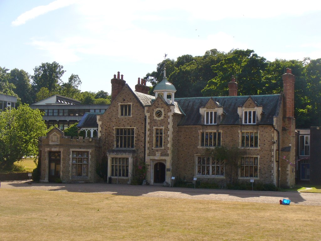 Guildford Braboeuf Manor © Colin Smith ccbysa/2.0 Geograph Britain and Ireland