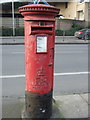 Elizabeth II postbox on East Road, Cambridge