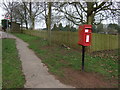 Elizabeth II postbox on Tamworth Road, Corley