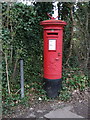 George VI postbox on London Road (B5378) Shenley