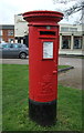 Elizabeth II postbox on Bagnall Road, Cinderhill