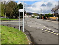 This way to Oakfield/Cae Derw, Cwmbran