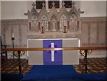 TQ4851 : St Mary, Ide Hill: altar by Basher Eyre