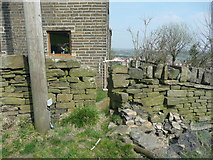 SE0528 : Stile on Halifax FP199 at High Lees by Humphrey Bolton