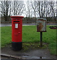 Elizabethan postbox, on Glasgow Road, Kilsyth