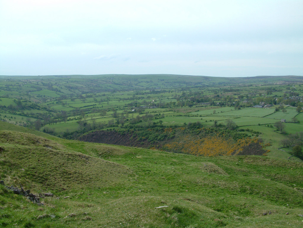 Looking across the Manifold Valley © Malcolm Neal cc-by-sa/2.0 ...