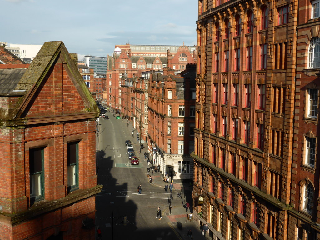 Whitworth Street © Bob Harvey cc-by-sa/2.0 :: Geograph Britain and Ireland