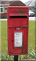 Elizabeth II postbox on Harwich Road, Great Oakley