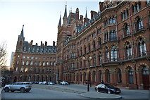 TQ3082 : Front of St Pancras Station by N Chadwick