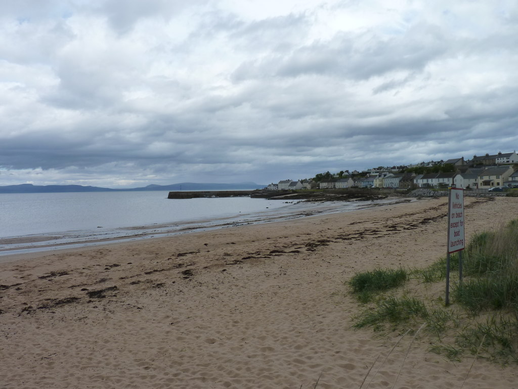 Portmahomack beach and harbour © James Allan cc-by-sa/2.0 :: Geograph ...