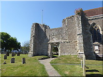 TQ9017 : The partly ruinous Church of St Thomas, Winchelsea by Marathon