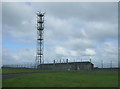 Communications mast near Merries Farm