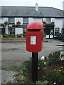 Elizabeth II postbox on Commercial Road, Hayle