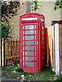 Disused K6 telephone box in Pond Lane