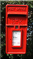 Close up, Elizabeth II postbox, Newney Green