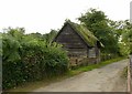SK4338 : Thatched barn, Tattle Lane, Dale Abbey by Alan Murray-Rust