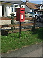 Elizabeth II postbox on Radwinter Road, Sewards End