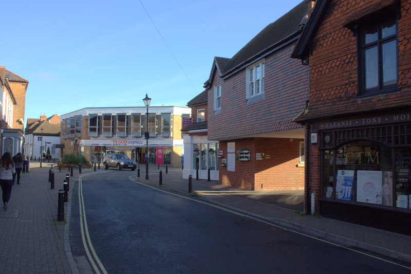 Burnham High Street © Robert Eva cc-by-sa/2.0 :: Geograph Britain and ...