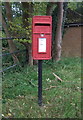 Elizabeth II postbox on Grindley Lane, The Blythe