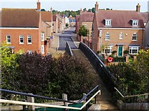 SU1482 : Footbridge over the Wilts & Berks Canal, East Wichel, Wichelstowe, Swindon by P L Chadwick