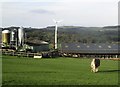 Twrbin gwynt ym Marian Mawr / Wind turbine at Marian Mawr