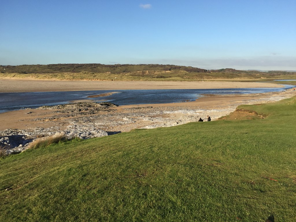 Ogmore estuary © Alan Hughes cc-by-sa/2.0 :: Geograph Britain and Ireland