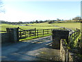 Gate and track to Pantyquesta Farm, Miskin