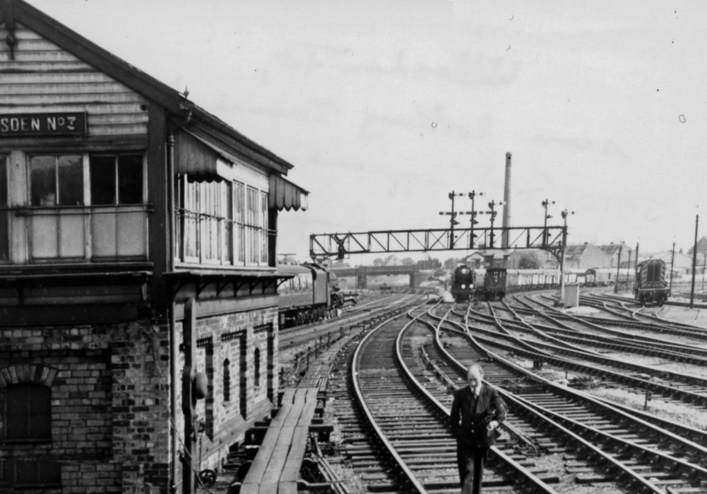 Willesden Junction, eastward to West... © Ben Brooksbank cc-by-sa/2.0 ...