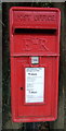 SE9231 : Close up, Elizabeth II postbox on Beverley Road, South Cave by JThomas