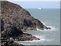 SM9041 : Cliffs east of Strumble Head by Rudi Winter