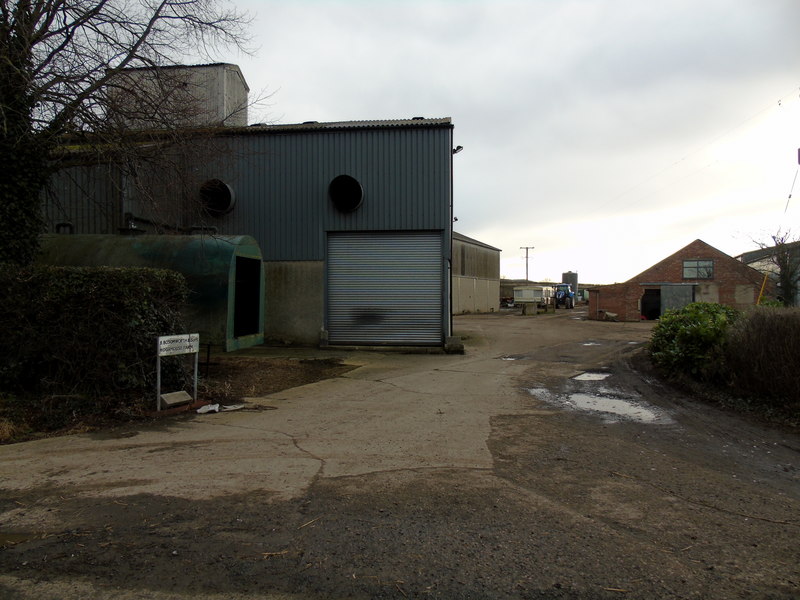 Outbuildings at Moorhouse Farm © Chris Heaton cc-by-sa/2.0 :: Geograph ...